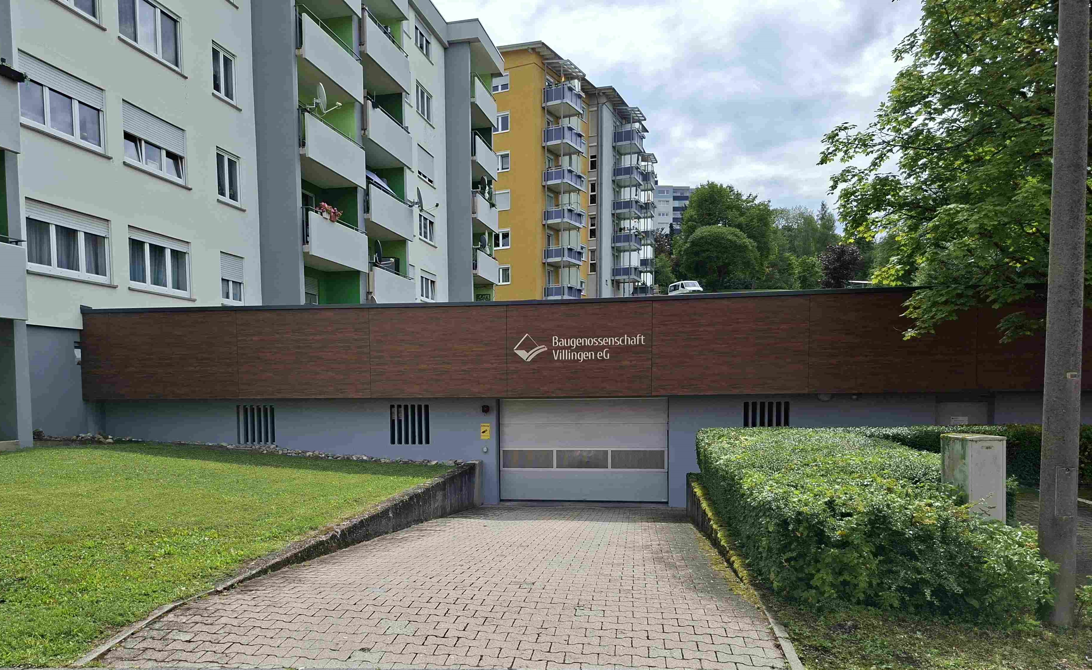 Freie Stellplätze Tiefgarage Adlerring slide